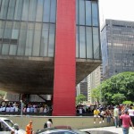 2013.11.20_02 AVENIDA PTA no feriado