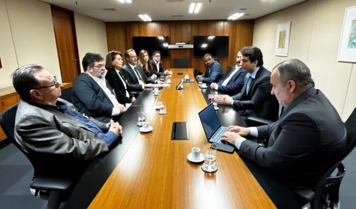 Diretoria Executiva Nacional tem primeiro encontro com Gabriel Galípolo